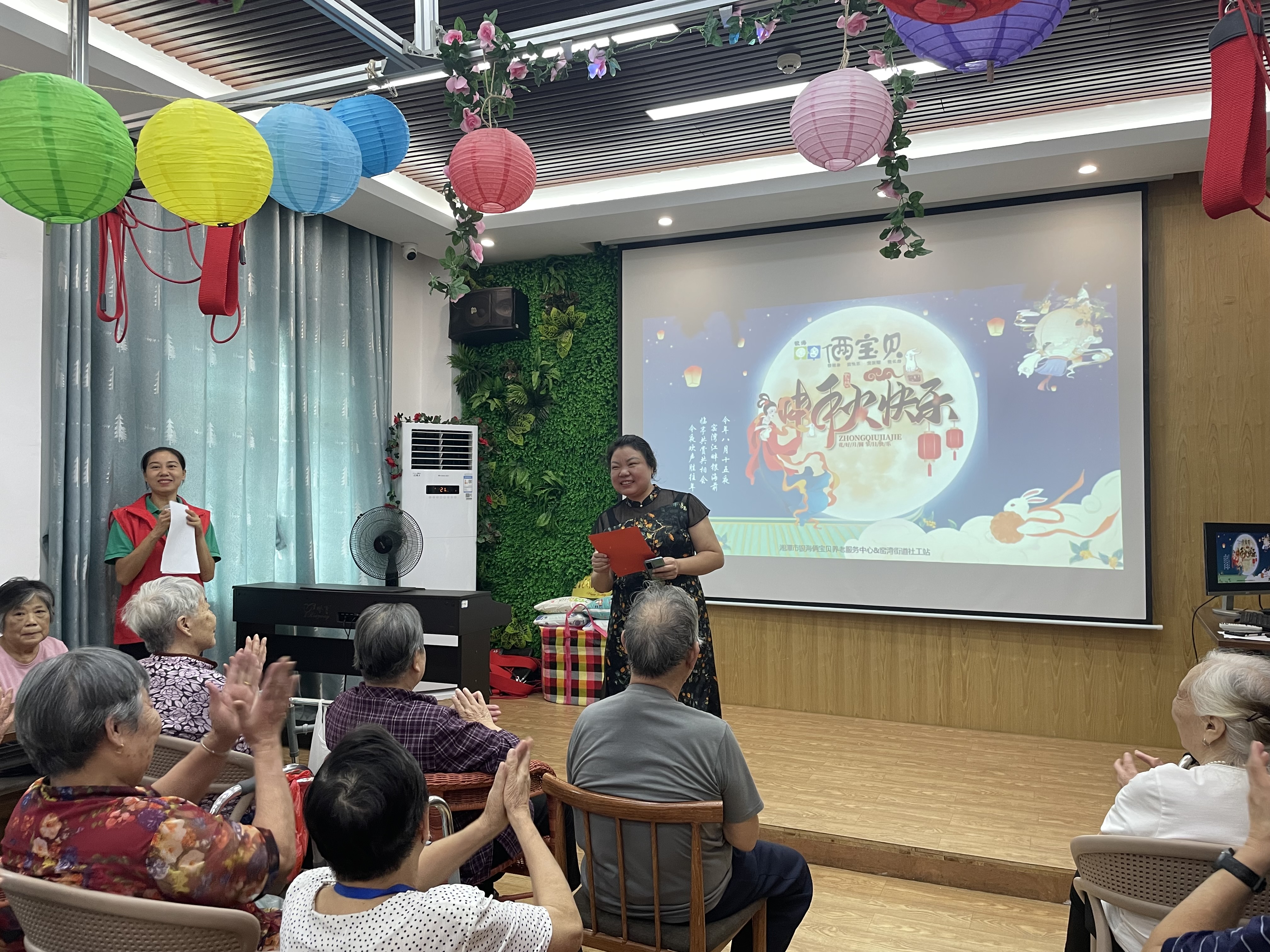 猜燈謎、嘗月餅、品思念