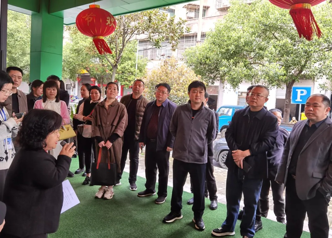 全省14個(gè)市州民政局分管領(lǐng)導(dǎo)、養(yǎng)老服務(wù)科科長、縣市區(qū)民政局分管副局長等100余人